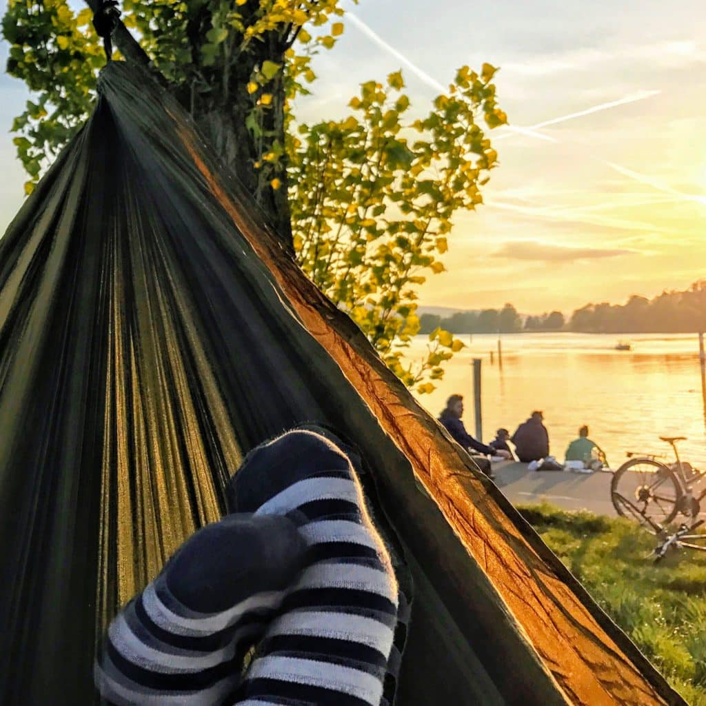 Zeltstoff zum Drauflegen - als Hängematte oder Tarn-Top mit Ausblick... (Foto: Jan Thomas Otte)